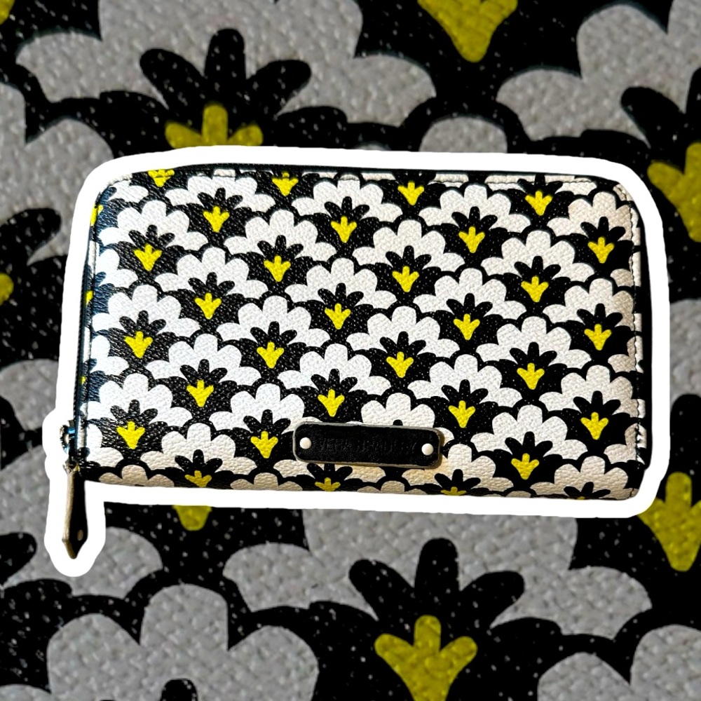 Vera Bradley • Fanfare Accordion Zip Around Wallet • Retired Pattern